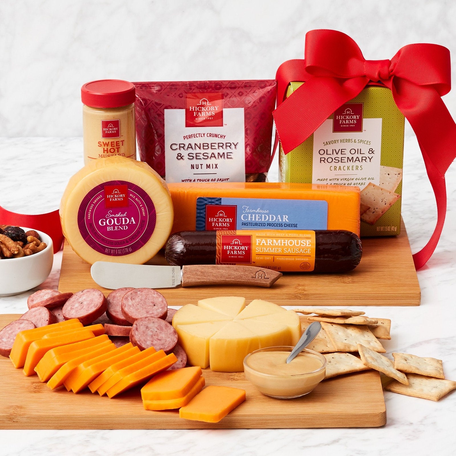 Cheeseboard Delights: Gourmet Cheese Gift Set